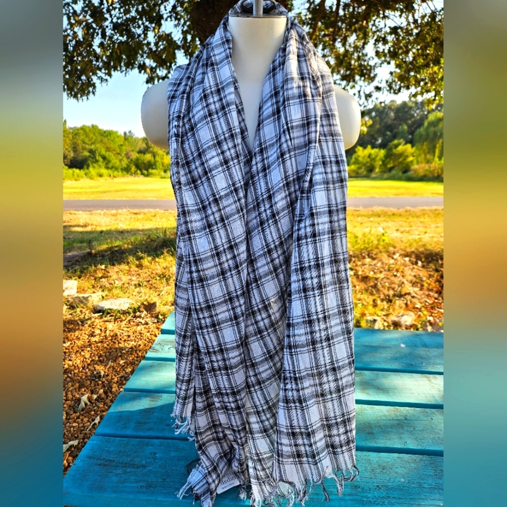 Caterina de' Medici Large Plaid Scarf - Picture 1 of 9